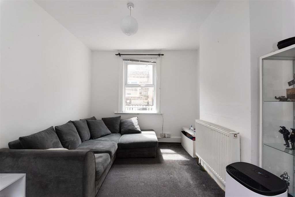 Property photo 3 of 10 11 South View Road Ba2 3Rw-4.Jpg