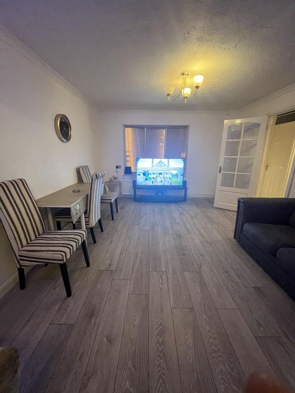 Property photo 1 of 24 3 Bedroom House For Rent In Waltham Abbey