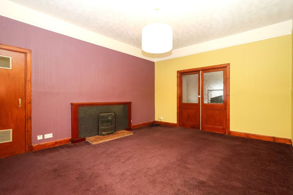 Property photo 3 of 11 Lounge