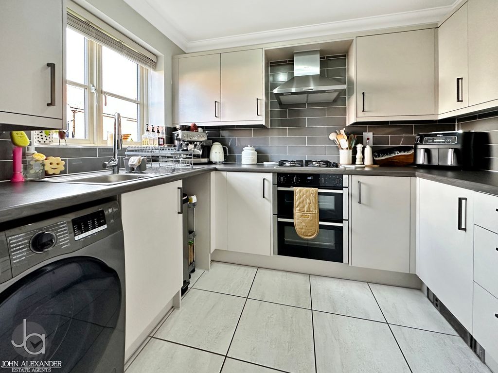 Property photo 3 of 14 20251101_100023533_0.5