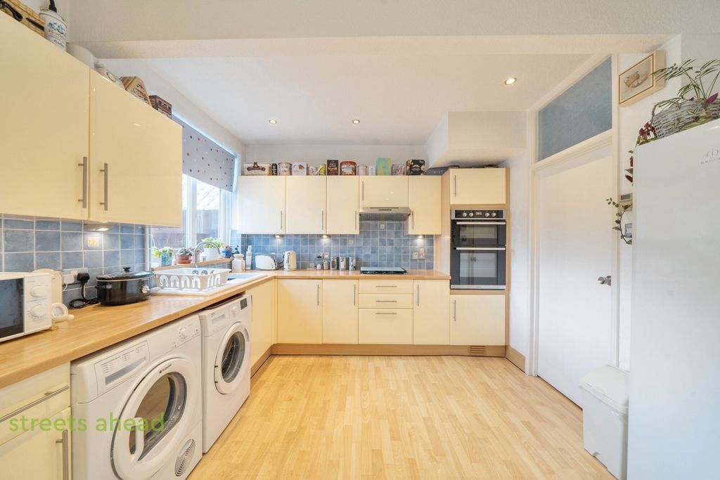 Property photo 2 of 15 4890E29A-0957-4c5...