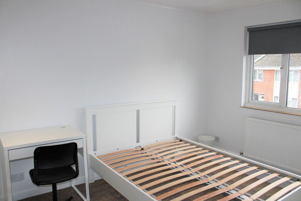Property photo 3 of 9 Room