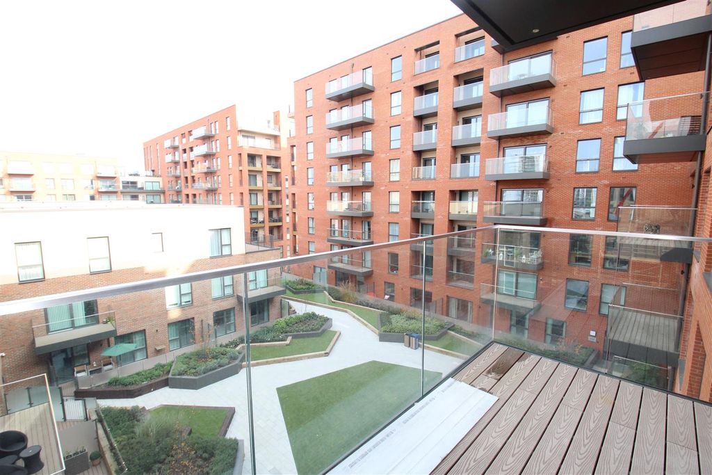 Property photo 3 of 11 Balcony