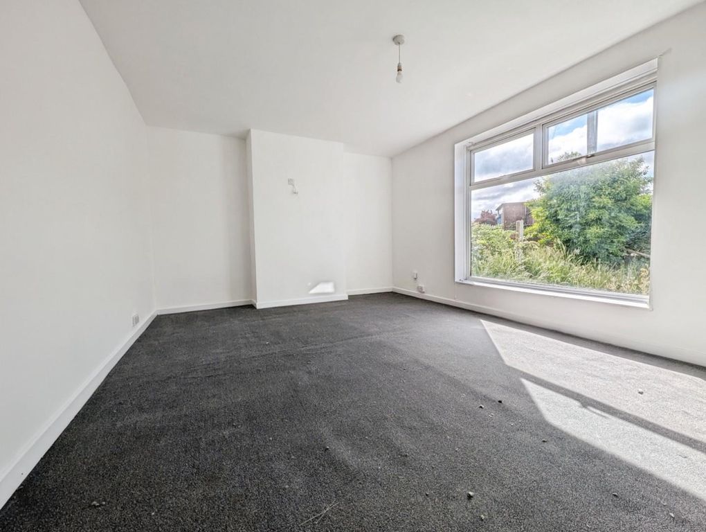 Property photo 3 of 9 E27451d0-1000024773.Jpg