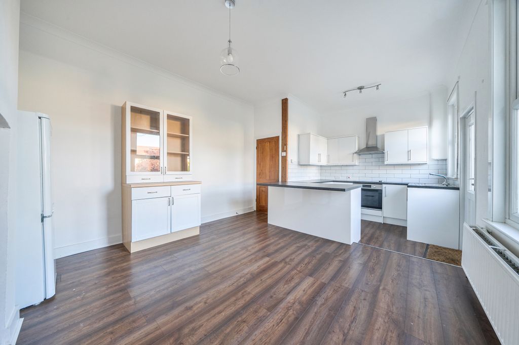 Property photo 3 of 20 Picture No. 12