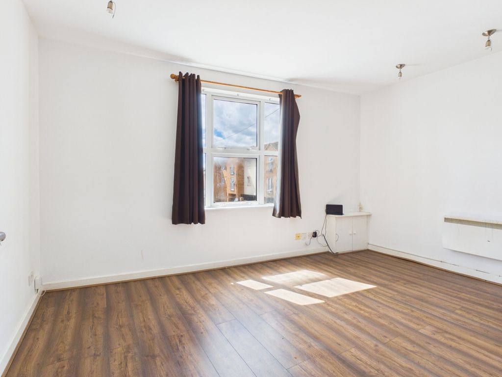 Property photo 2 of 6 Cam04922G0-Pr0156-Still008