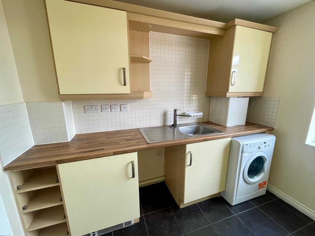 Property photo 2 of 9 Kitchen
