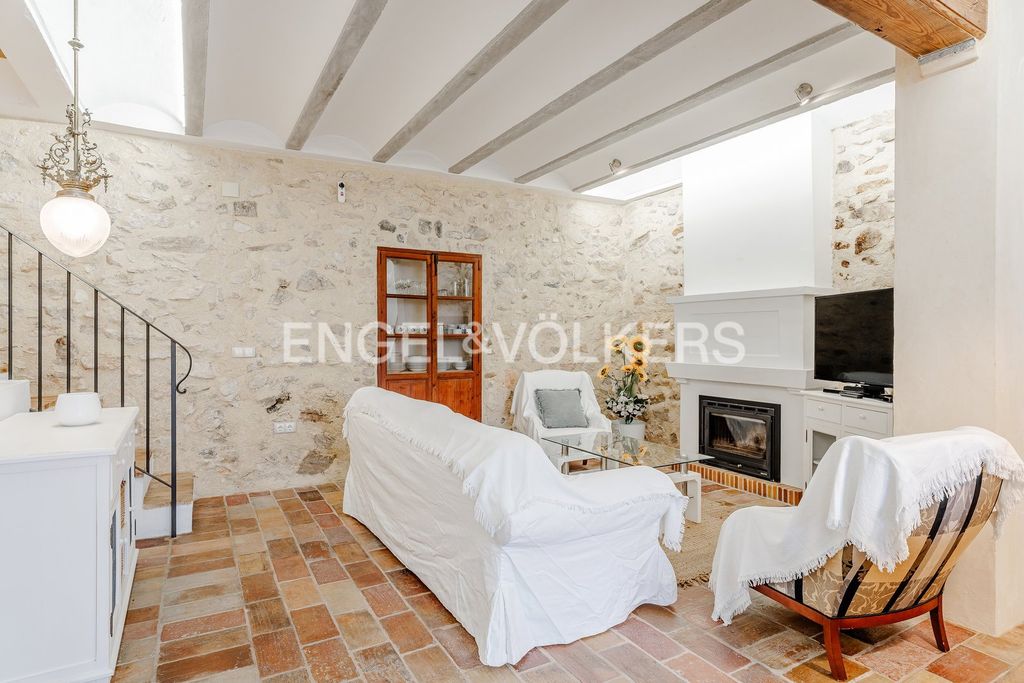 Property photo 2 of 31