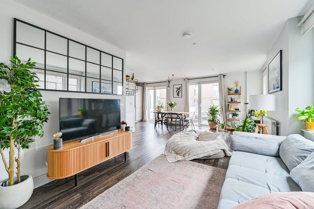 Property photo 1 of 27