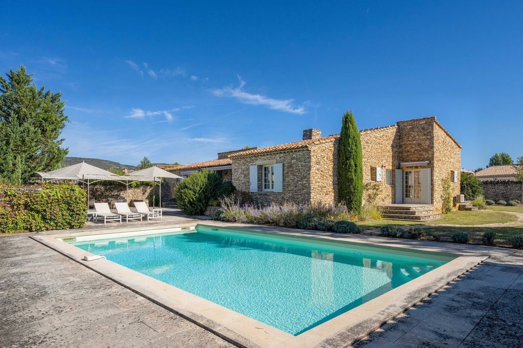 Property photo 1 of 26 Maison En Pierre Avec Piscine Et Joli Jardin Paysager À Gordes.