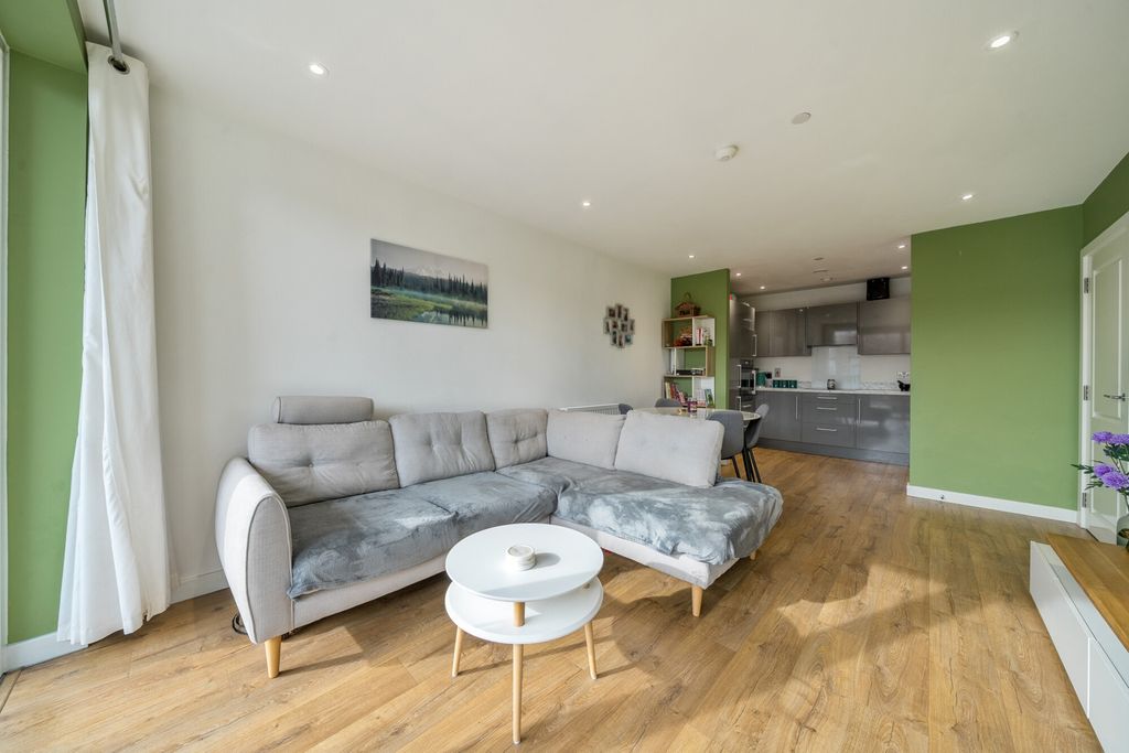 Property photo 3 of 19 Reception