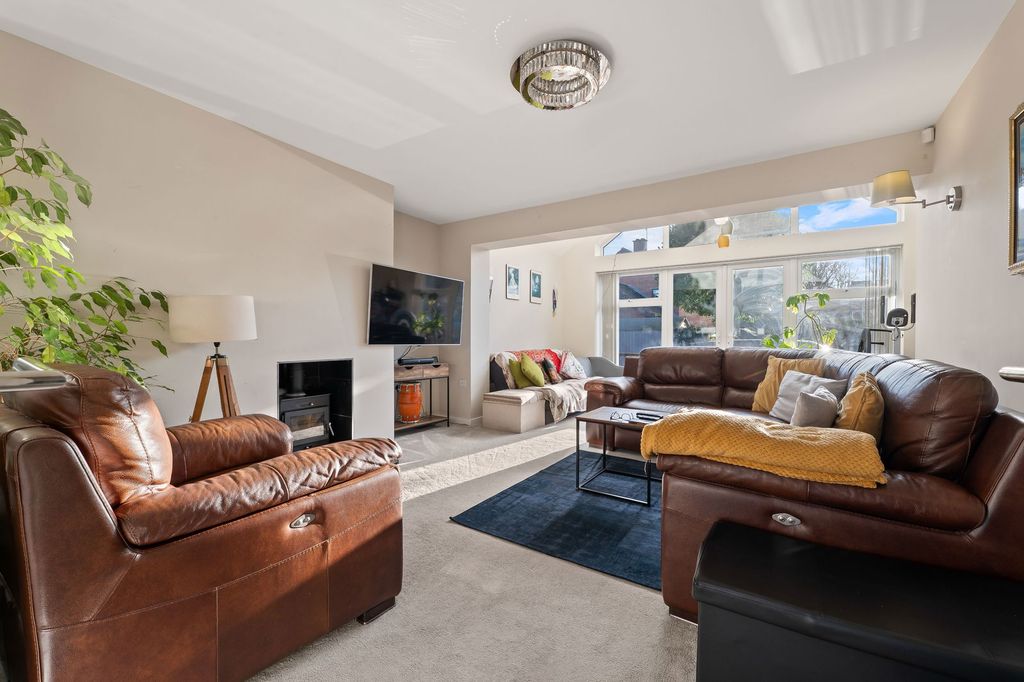 Property photo 2 of 31