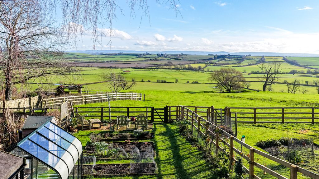 Property photo 3 of 25