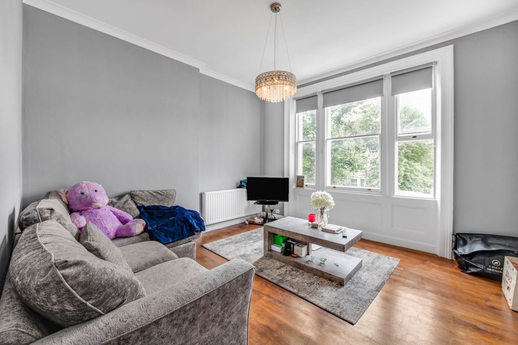 Property photo 1 of 9 Kfh_-_28_Abbey_Road_