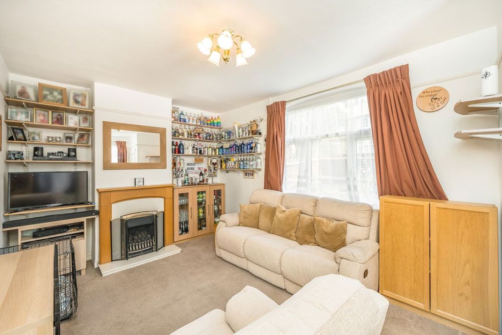 Property photo 2 of 8