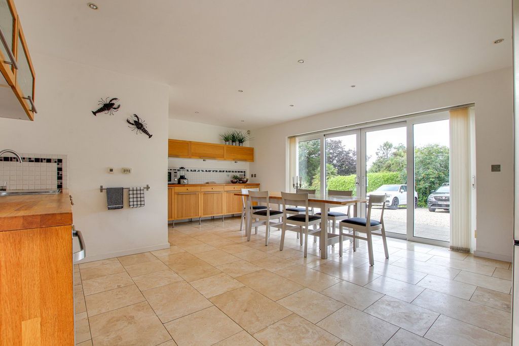 Property photo 3 of 26