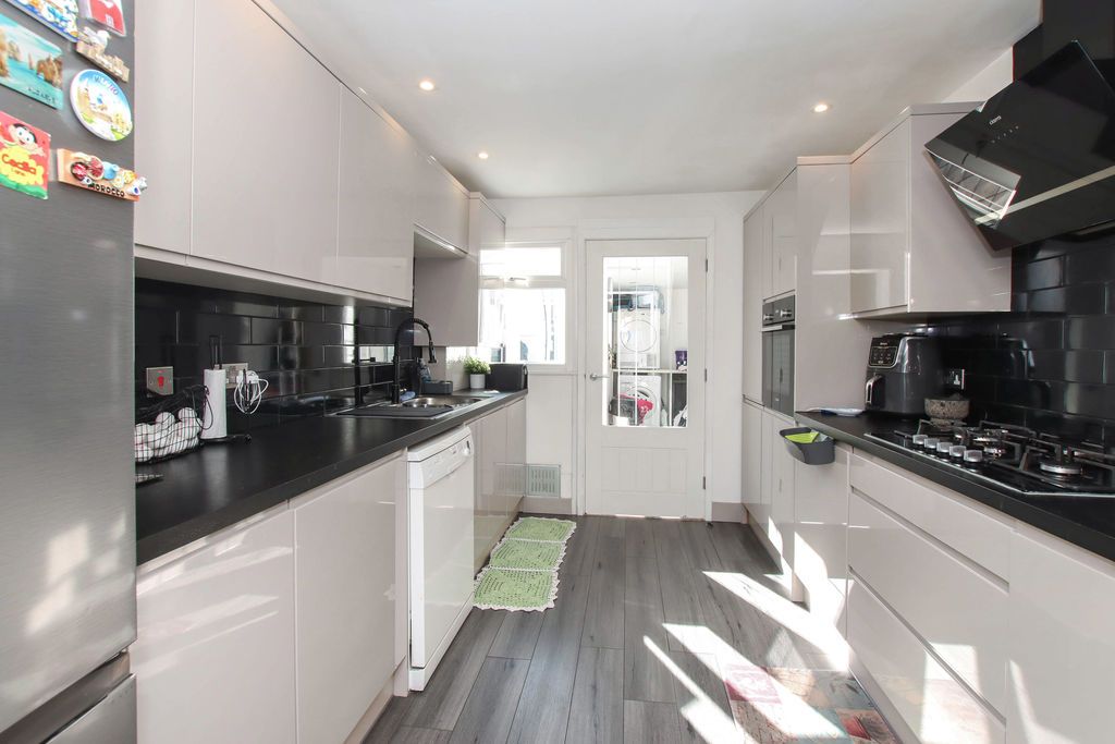 Property photo 2 of 14 Photo 5