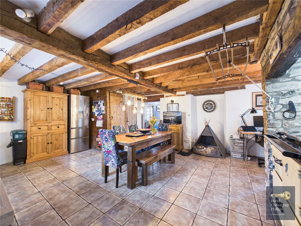 Property photo 2 of 31 Picture No. 12