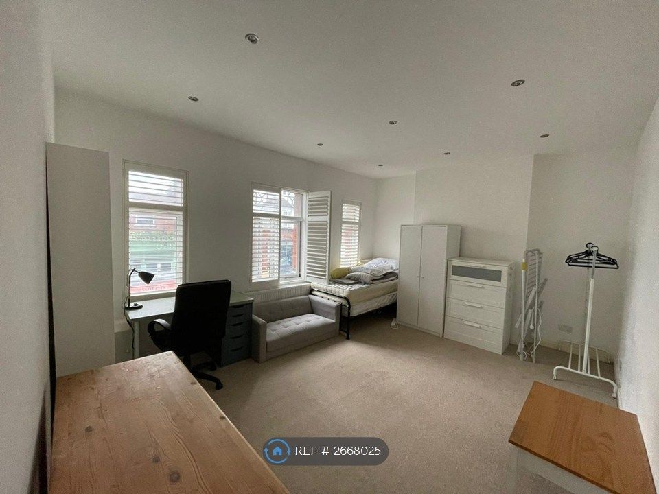 Property photo 1 of 3 Bedroom