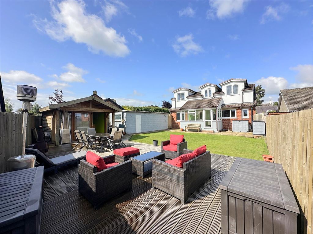 Property photo 1 of 41