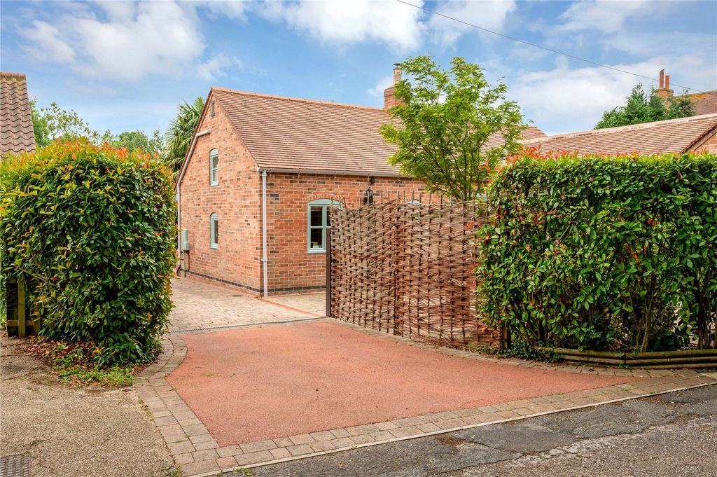 Property photo 2 of 37 Picture No. 04