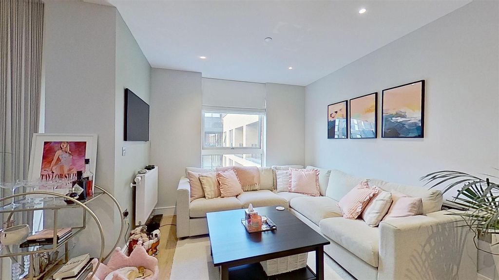 Property photo 3 of 13 Lister-House-Plough-Lane-Sw17-09262024_210821.Jpg