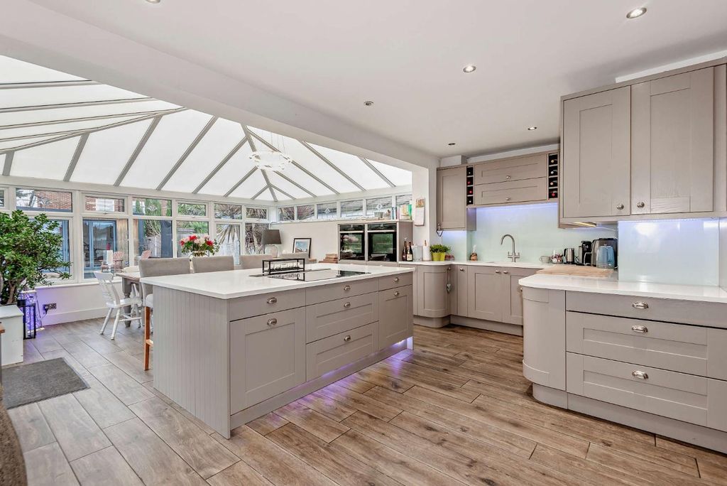 Property photo 2 of 28 8679145-Interior17-800.Jpg