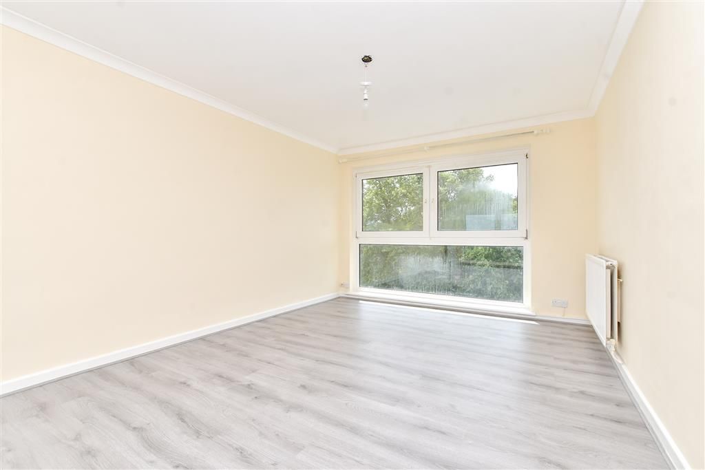Property photo 1 of 7 Lounge