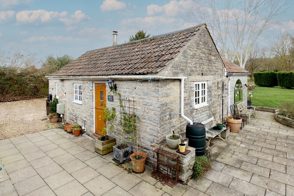 Property photo 1 of 8 2274110