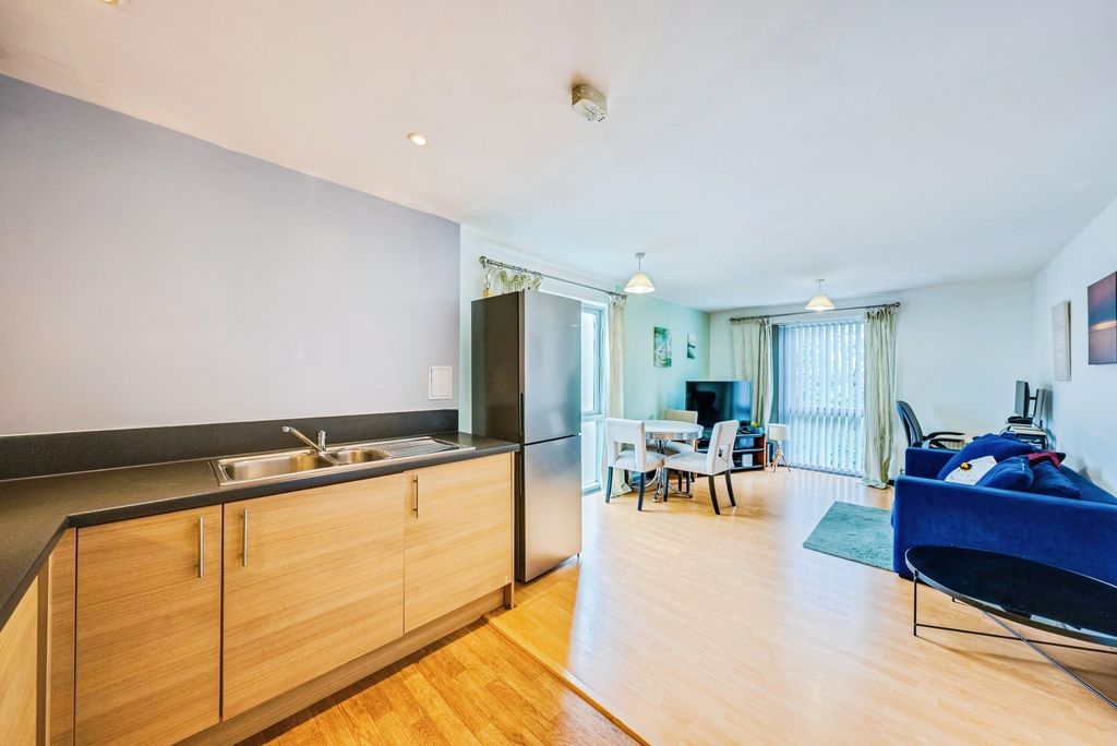 Additional image 6 of 2 bed flat for saleDulcie Close, Greenhithe DA9