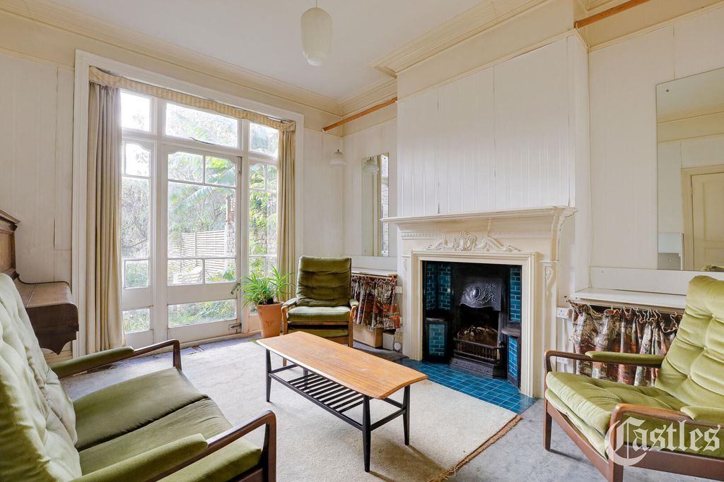 Property photo 3 of 35 Living Room