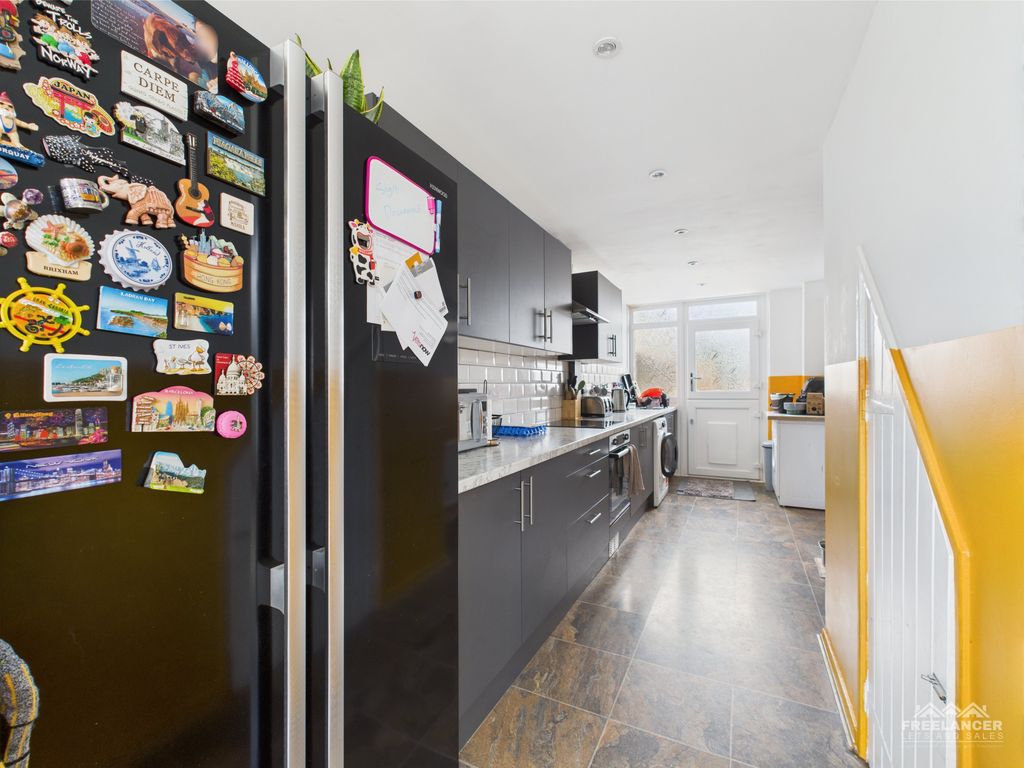 Property photo 3 of 13 Kitchen 2