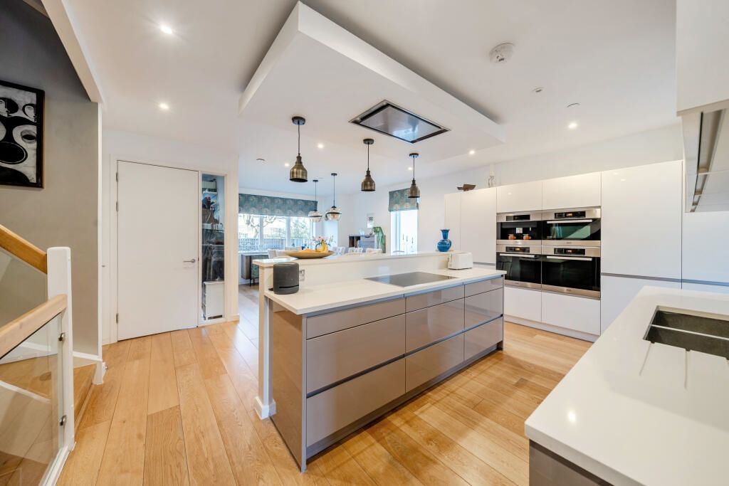 Property photo 2 of 21 Kit1