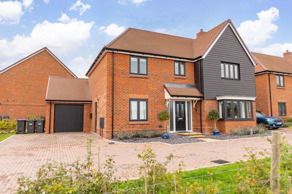 Property photo 1 of 31