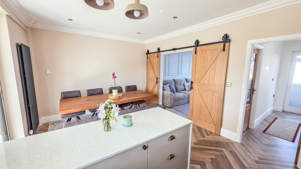 Property photo 2 of 25 Picture No. 21