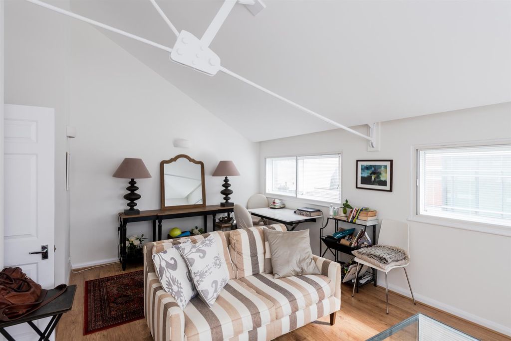 Property photo 3 of 12 Flat 21 Priory House-12.Jpg