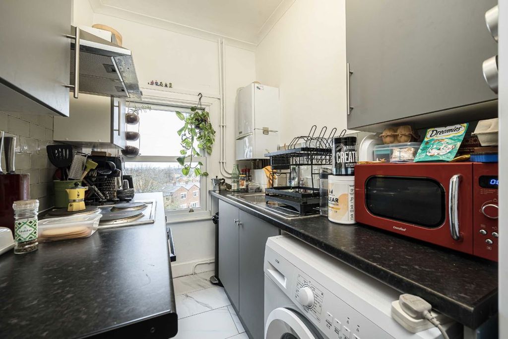 Property photo 3 of 6