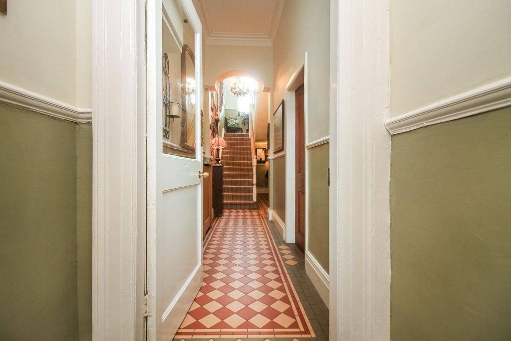 Property photo 2 of 17 2
