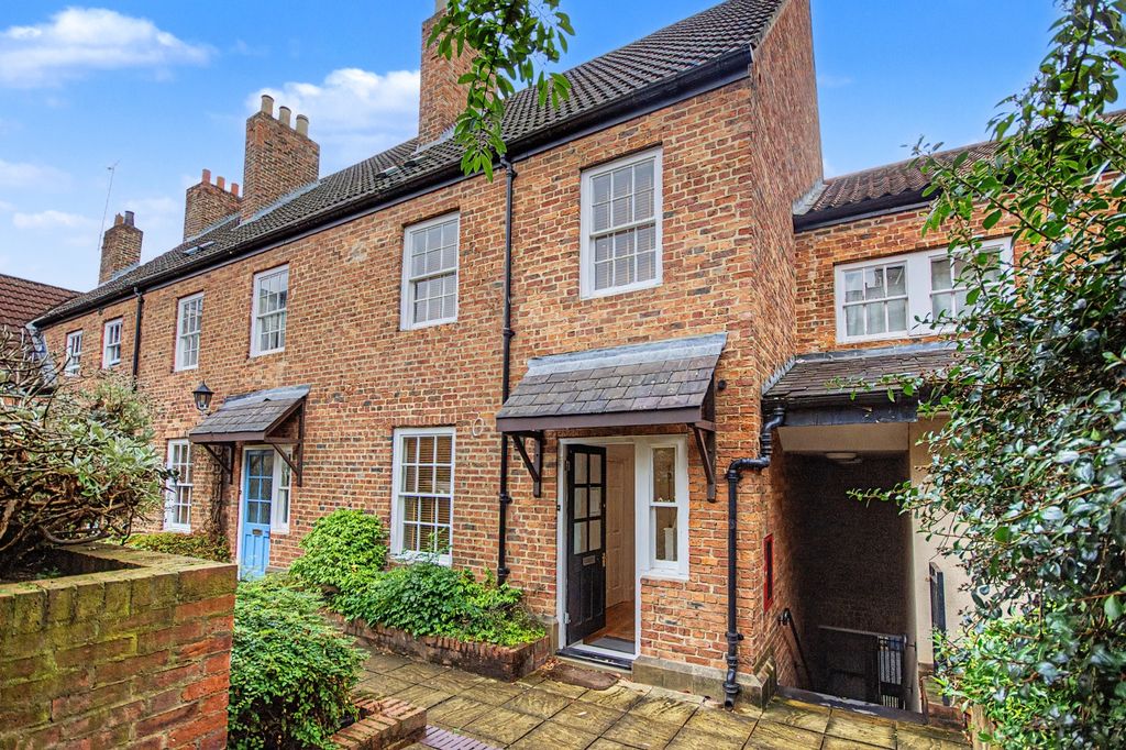 Property photo 1 of 18 16