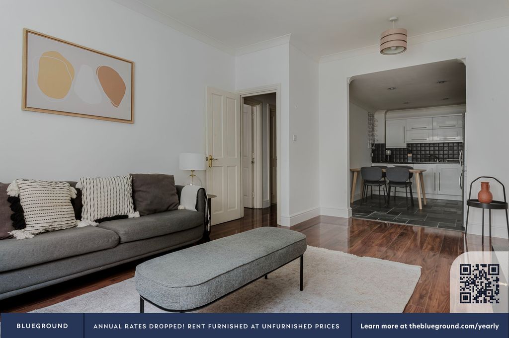 Property photo 3 of 17 Living Room