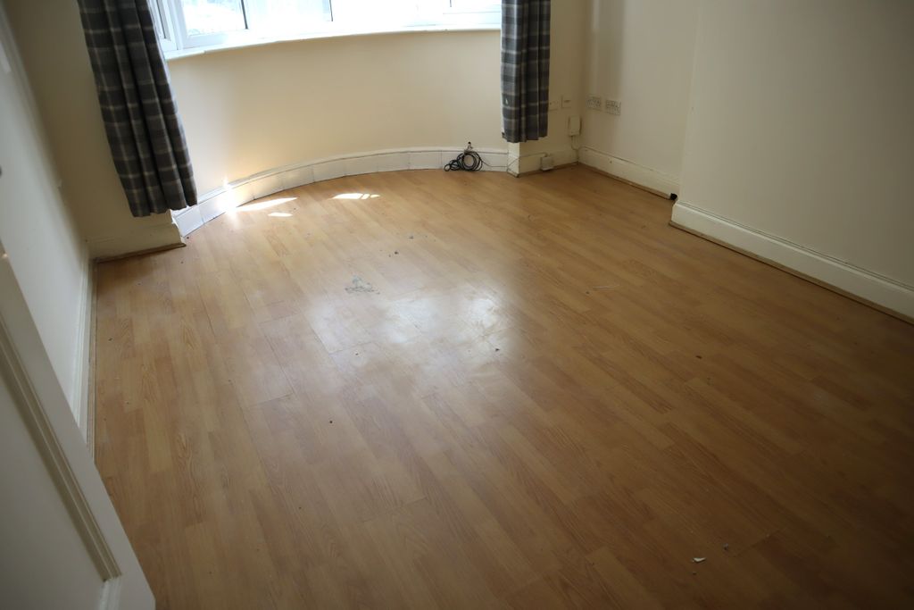 Property photo 3 of 32