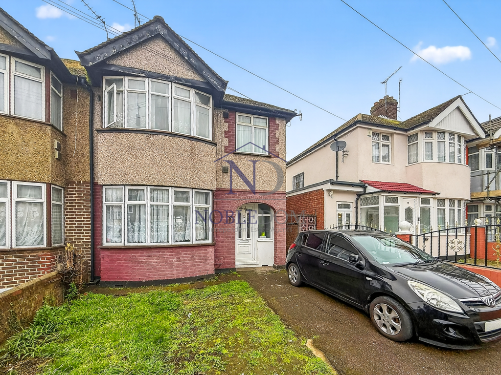 Property photo 1 of 17 Three Bedroom Semi-Detached House In Hounslow