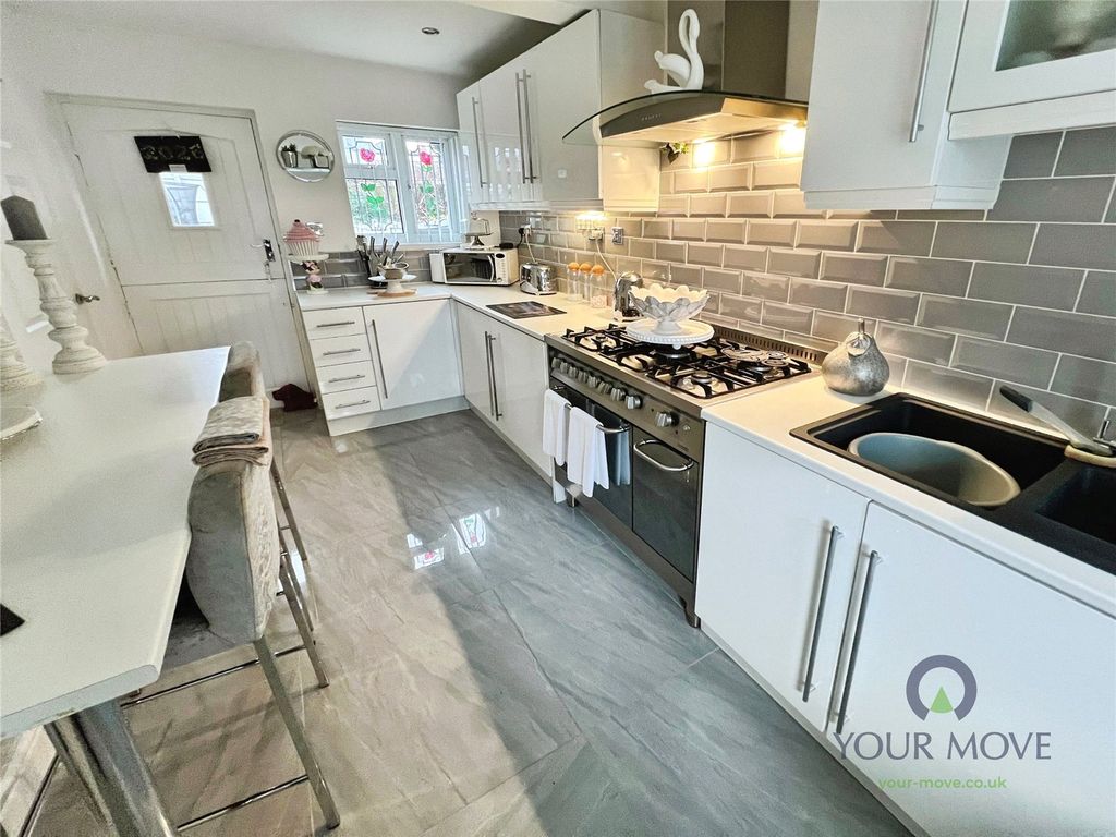 Property photo 2 of 12 Kitchen