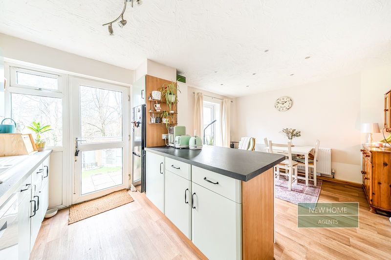 Property photo 3 of 16 Photo 7