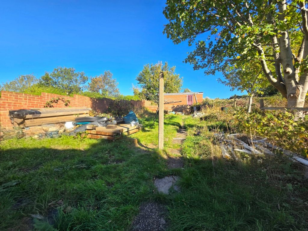 Property photo 2 of 9 Garden