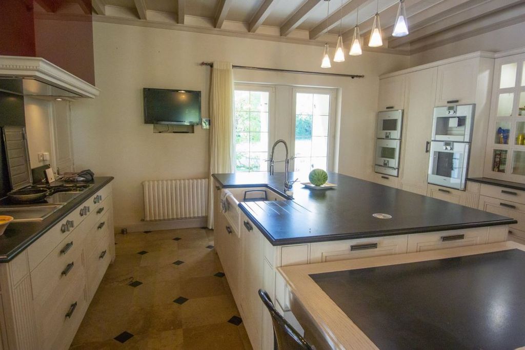 Property photo 3 of 26