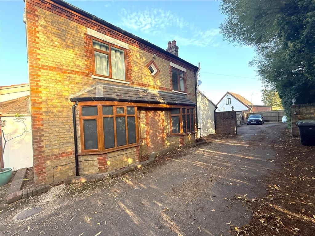 Property photo 1 of 10 Front