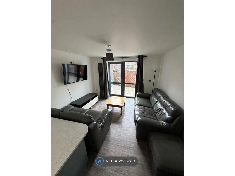 Property photo 3 of 8 Lounge