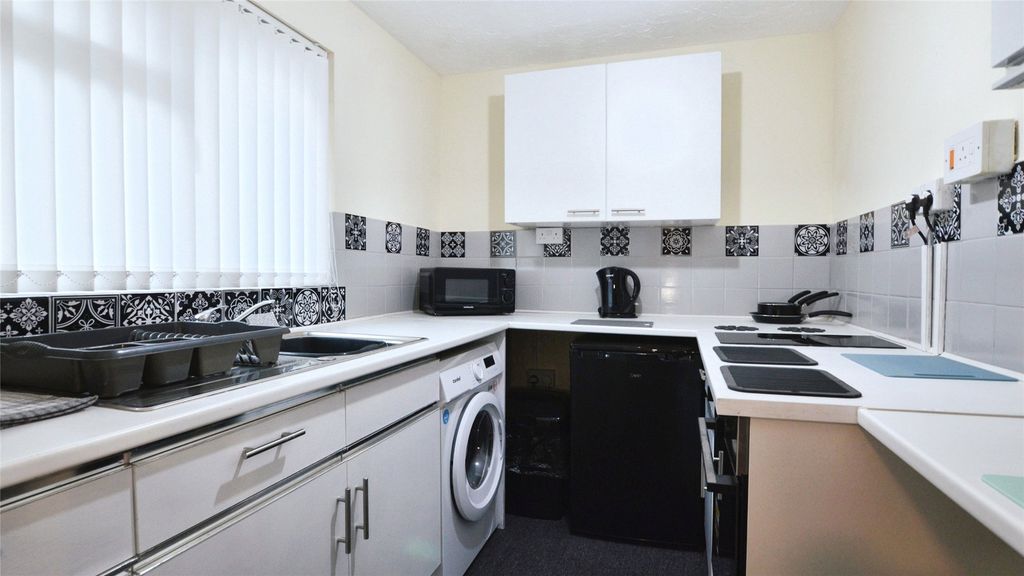 Property photo 3 of 15 Kitchen 1