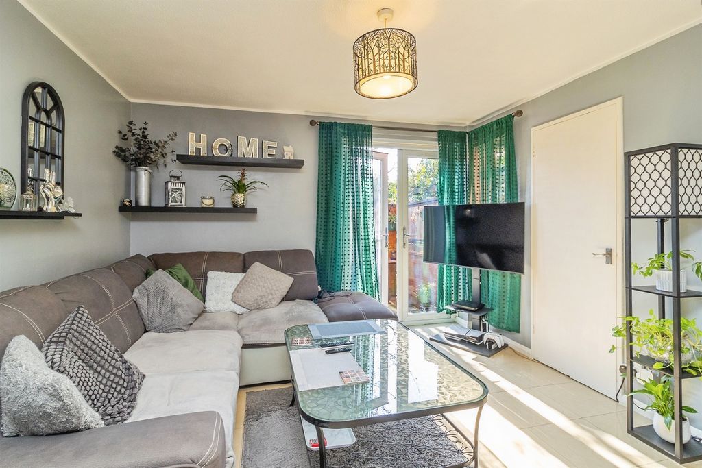 Property photo 2 of 12